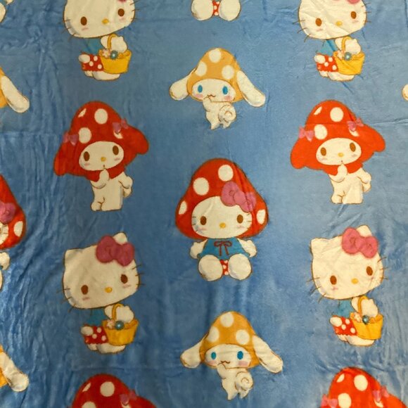 New Hello Kitty Throw Blanket - Picture 2 of 5